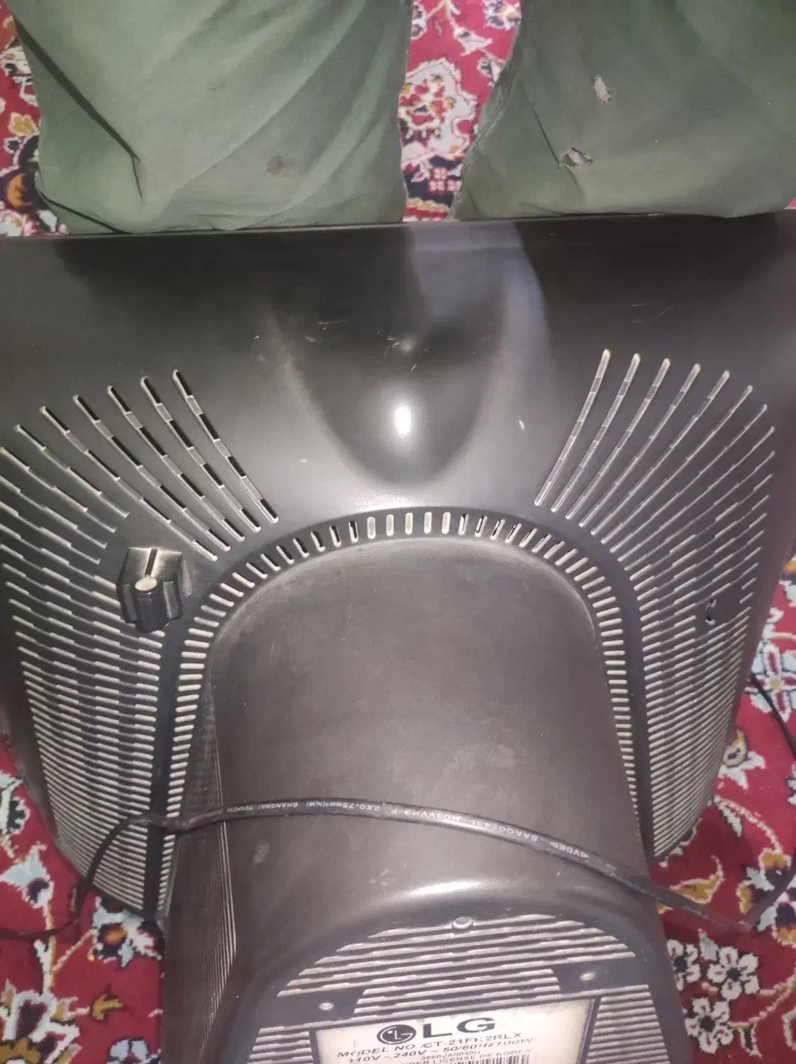 تلوزیون رنگی 21اینچ الجی. وتعدادی گوشی خراب|تلویزیون و پروژکتور|کرمان, |دیوار