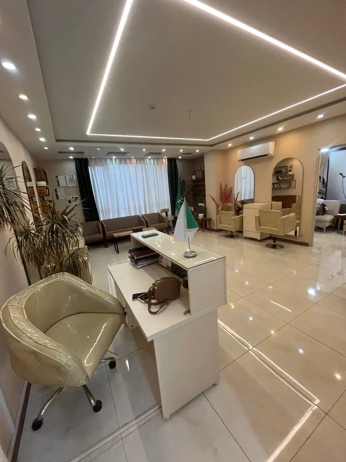 اجاره واحد تجاری/اداری بر اصلی نواب/نوساز|اجارهٔ دفتر کار، اتاق اداری، مطب|رشت, گلسار|دیوار
