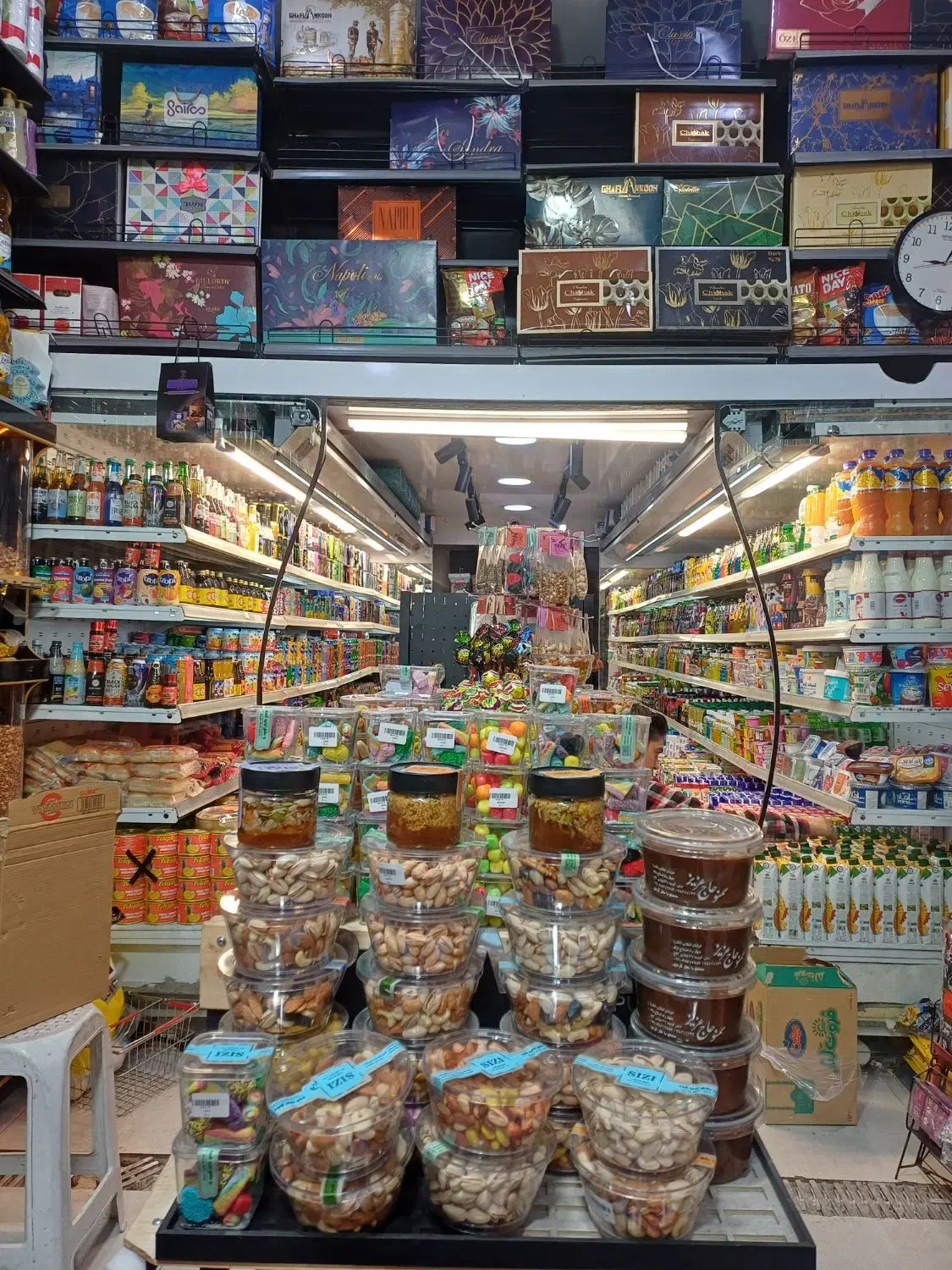 فروشنده شیفت شب|استخدام خدمات فروشگاه و رستوران|شیراز, کوی آزادگان|دیوار