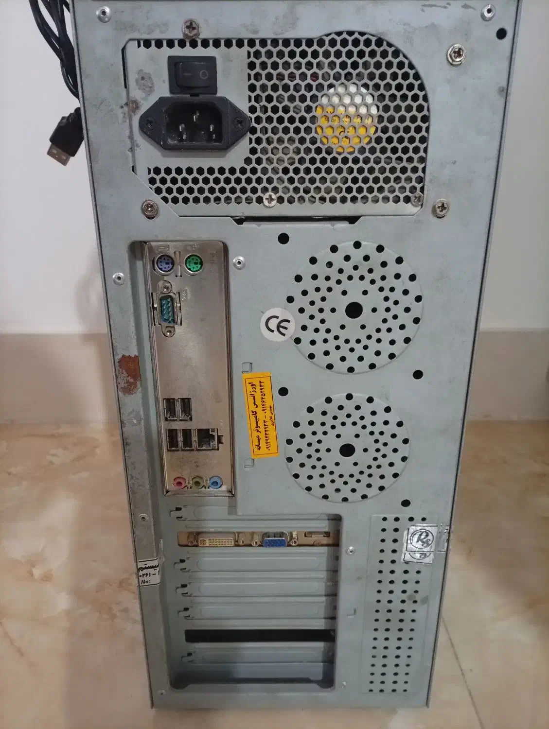 کامپیوتر|رایانه رومیزی|میانه, |دیوار