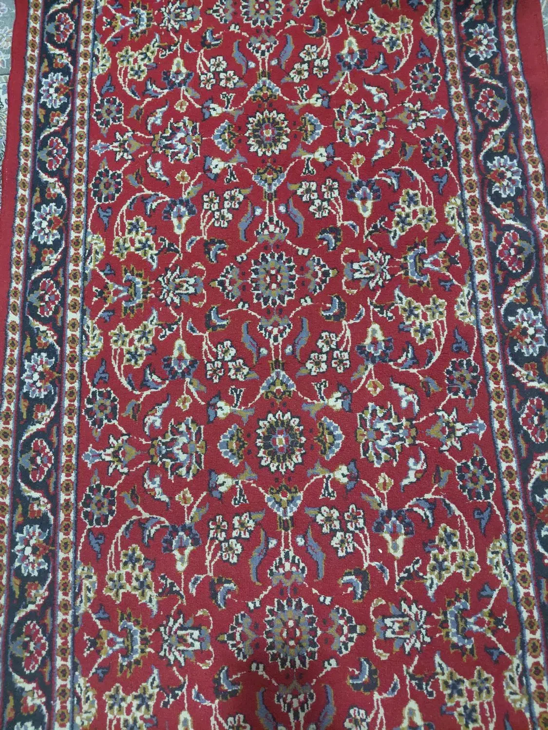 فرش راهرویی|فرش|بندر انزلی, آذربایجان|دیوار