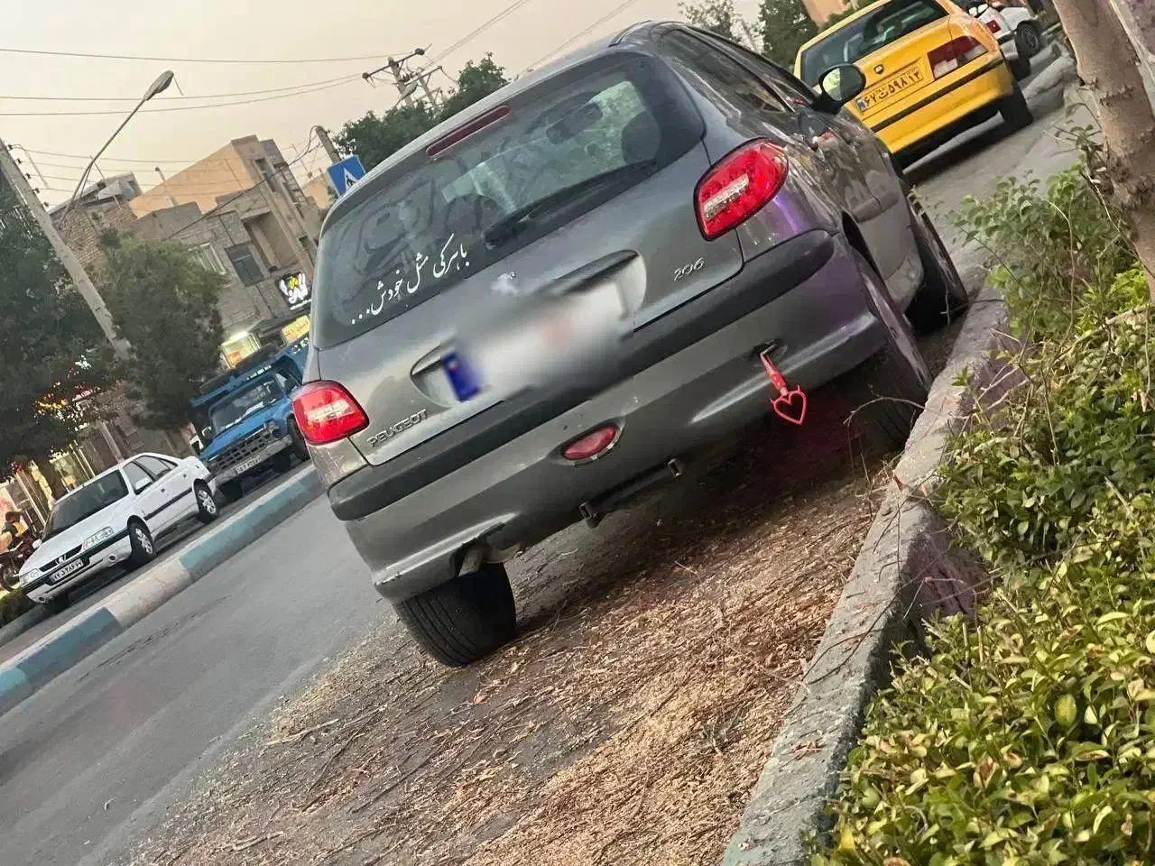 ماشین ۲۰۶ مدل ۸۴ تیپ ۳|خودرو سواری و وانت|اصفهان, پروین|دیوار