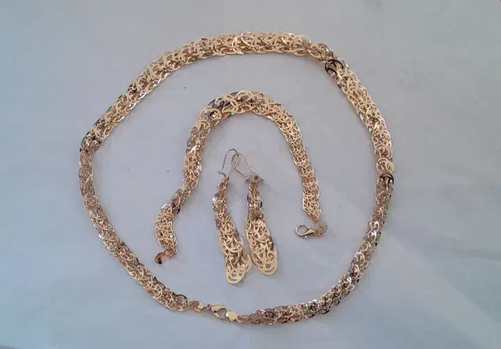 گردنبند و گوشواره و دستبند|بدلیجات|قروه, |دیوار