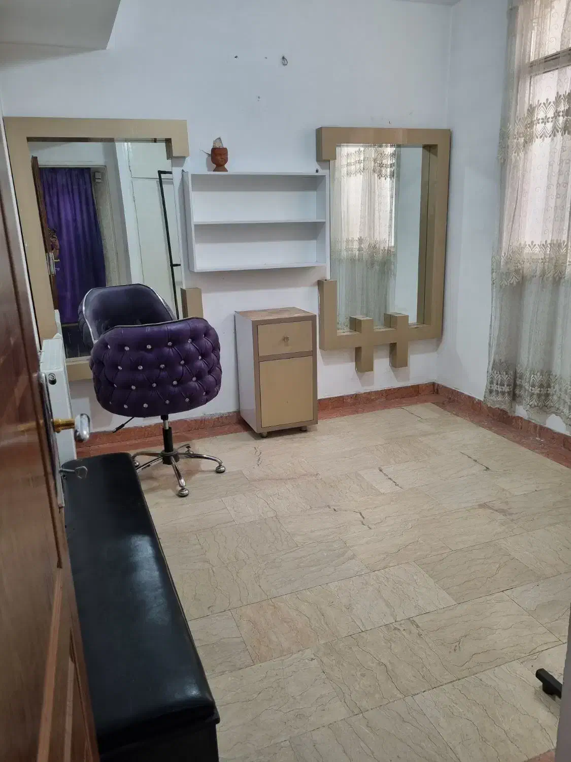 اجاره 1 اتاق 1میزناخن وتعدادی صندلی درسالن زیبایی|اجارهٔ دفتر کار، اتاق اداری، مطب|تهران, جنت‌آباد مرکزی|دیوار