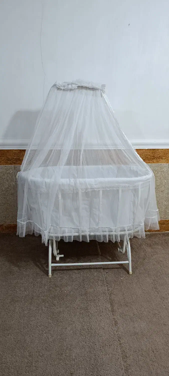 گهواره|تخت و صندلی بچه|دوگنبدان, |دیوار