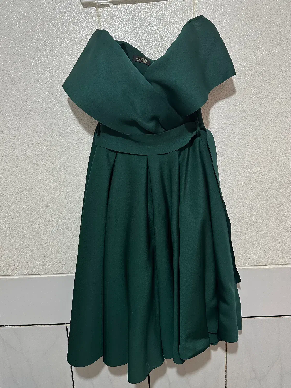 لباس مجلسی|لباس|شاهین‌شهر, فردوسی|دیوار