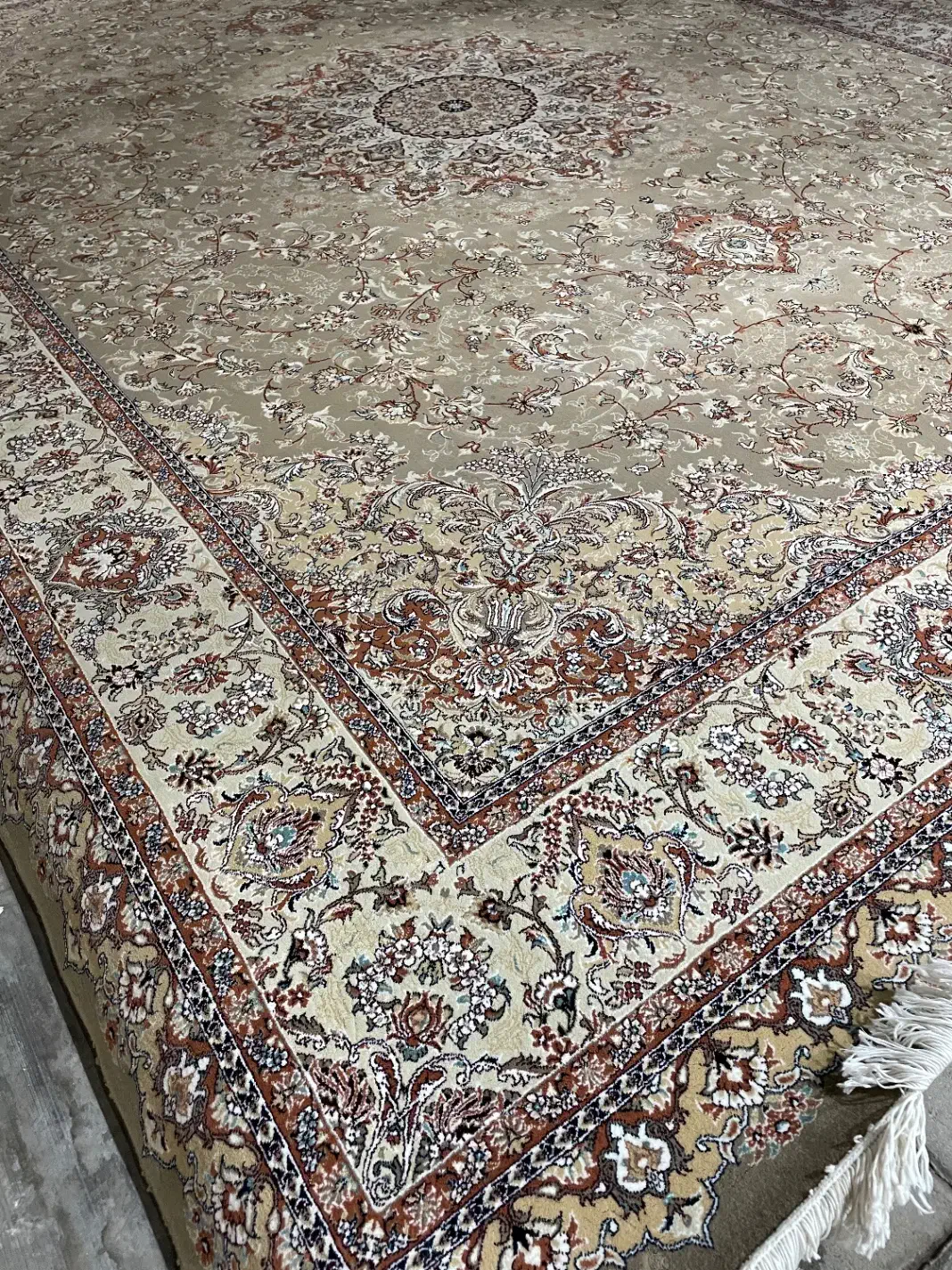 جفت ۱۲متری ماشینی ۷۰۰شانه گردویی رنگ در حد نو|فرش|حمیدیا, |دیوار