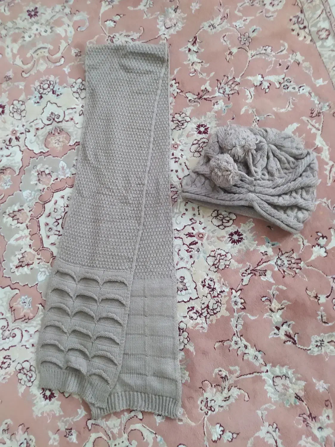 دو دست شال و کلاه سالم|لباس|سهند, |دیوار