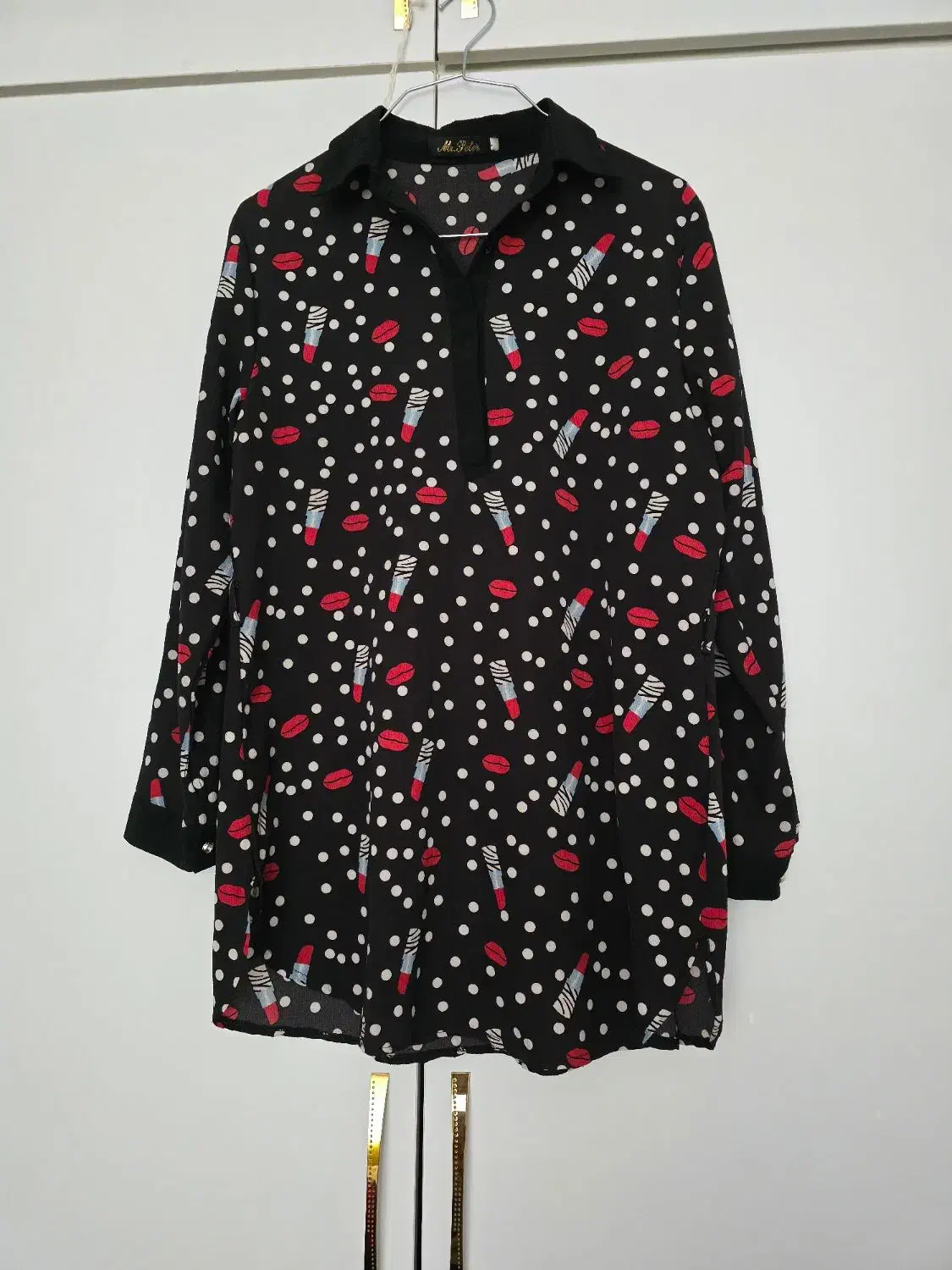 مانتو لباس|لباس|تربت جام, حافظ|دیوار