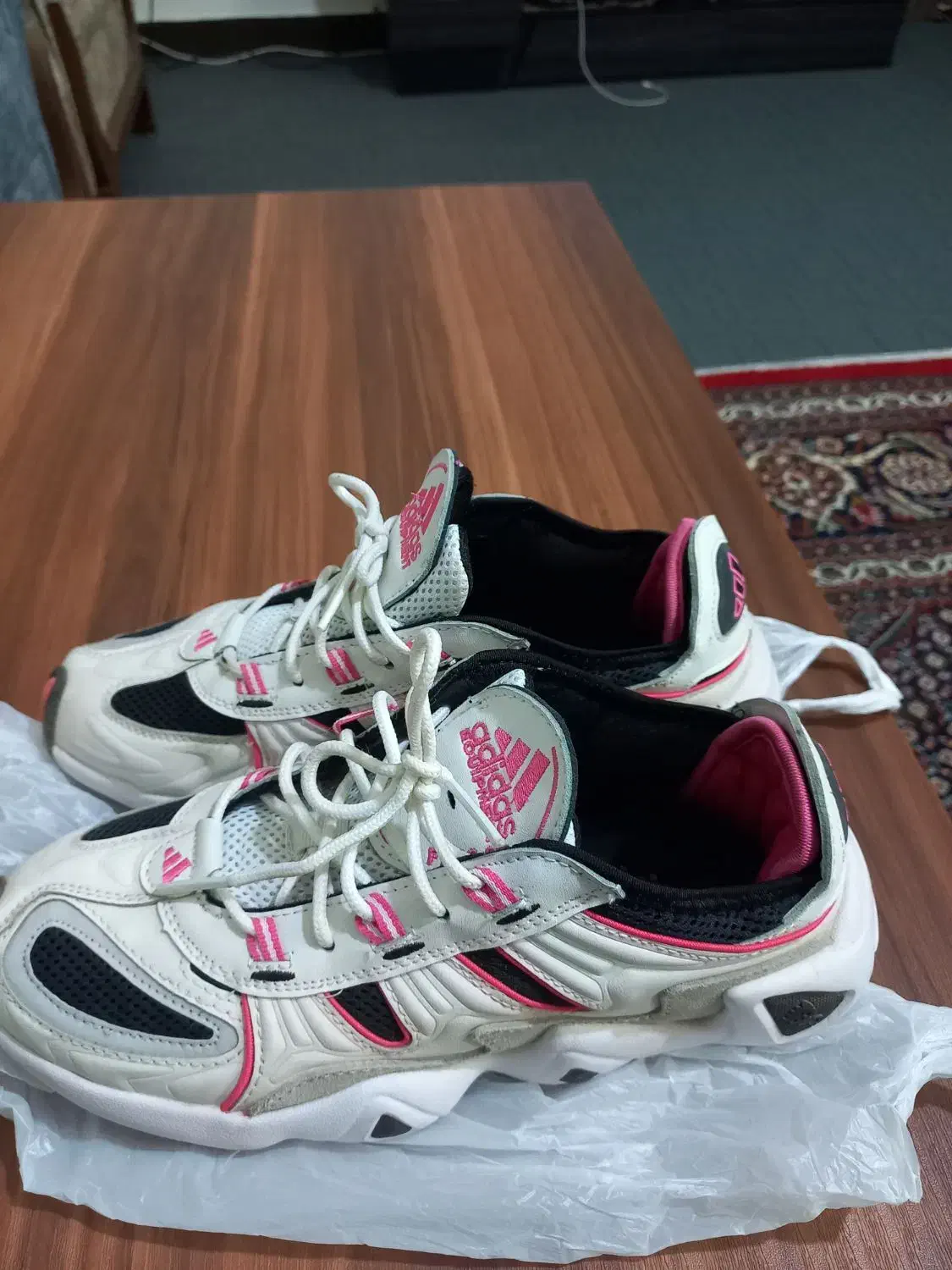 کفش خارجی سایز ۴۰|کیف، کفش، کمربند|پرند, فاز ۴|دیوار