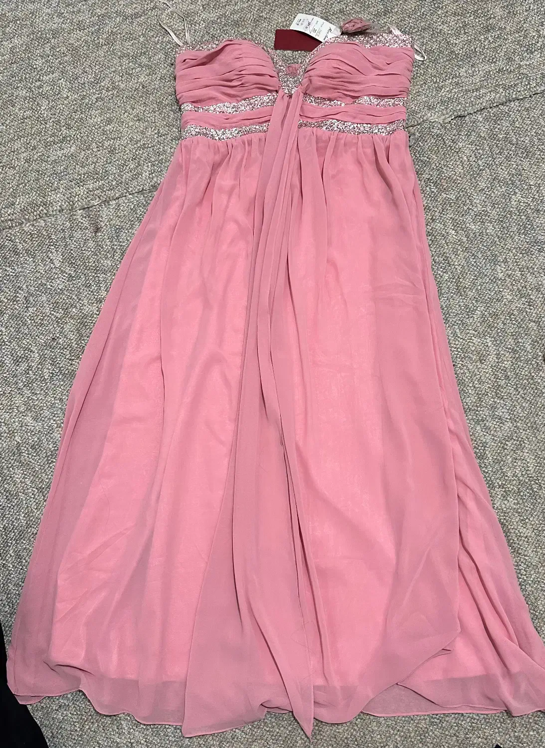 لباس مجلسی|لباس|شاهینشهر, فردوسی|دیوار