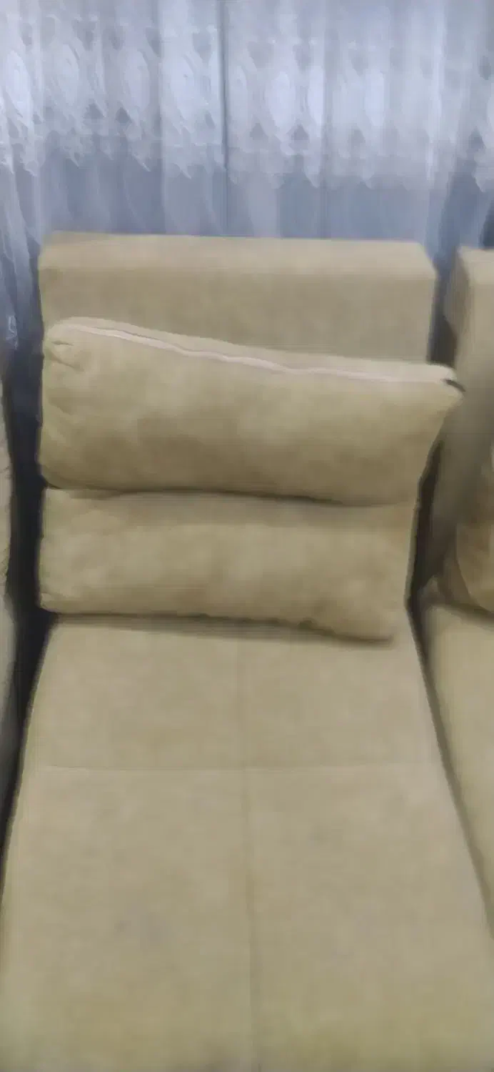 ۷نفره هست به دلیل مشکل مالی به فروش میرسد|مبلمان خانگی و میز عسلی|شیراز, پودنک|دیوار