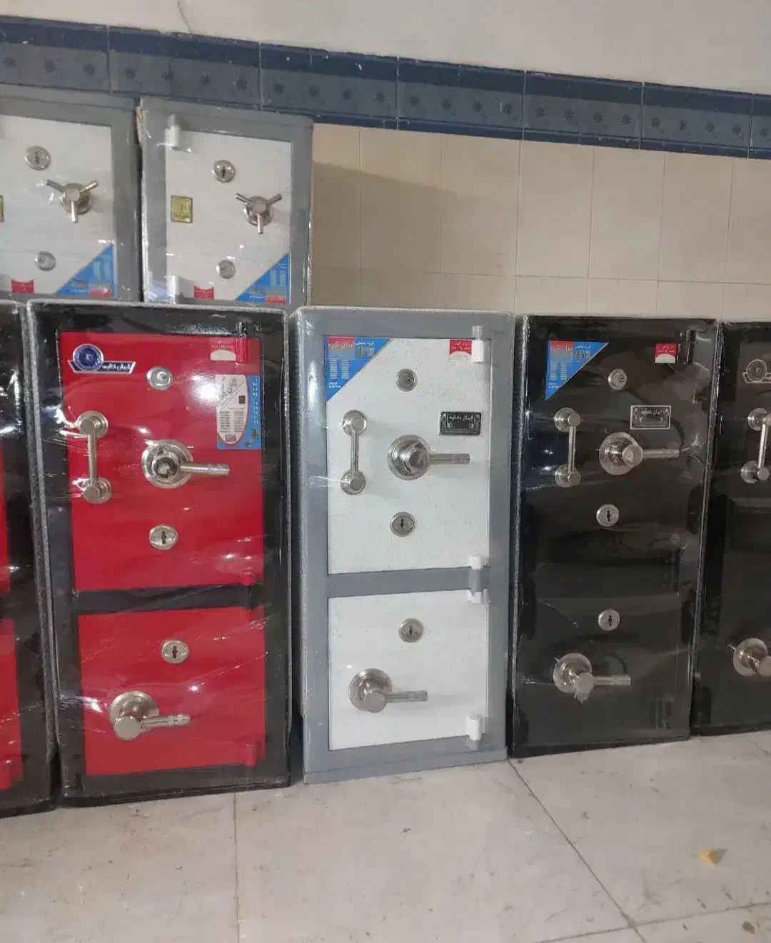 ارتفاع ۱۰۰و ۸۰و ۷۰ و۶۰ و۵۰و ۴۰ تک درب و دو درب|فروشگاه و مغازه|نقده, |دیوار