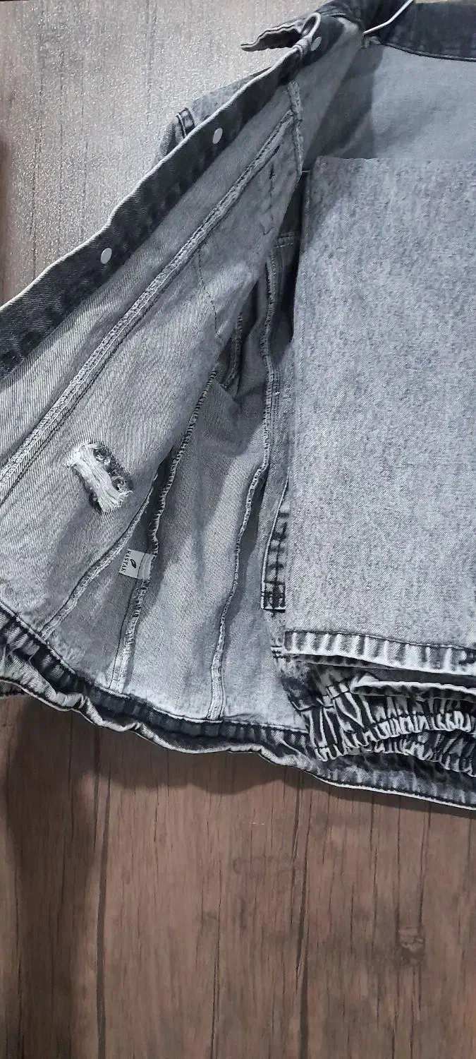 کت و شلوار جین|لباس|رشت, عینک|دیوار