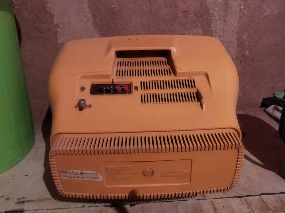 تلویزیون قدیمی|تلویزیون و پروژکتور|شیراز, نیایش|دیوار