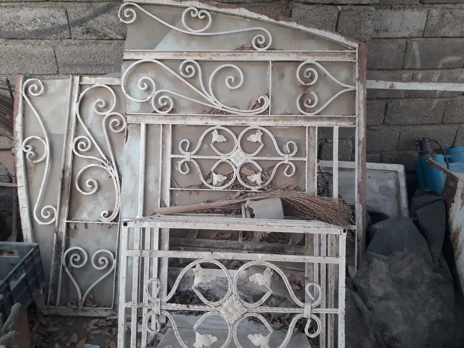 درب آهنی سالن با جا کولری و پنجره|مصالح و تجهیزات ساختمان|میناب, |دیوار