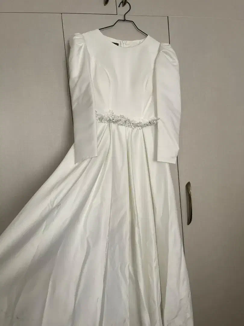 لباس عقد|لباس|ارومیه, |دیوار