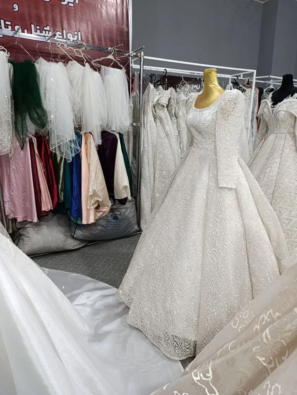 فروش لباس عروس زیر قیمت اجاره|لباس|ازنا, |دیوار