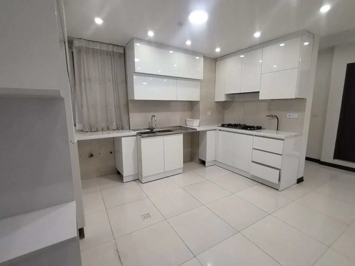 کابینت ام دی اف سفید پاک چوب|مصالح و تجهیزات ساختمان|شیراز, کوی وحدت|دیوار