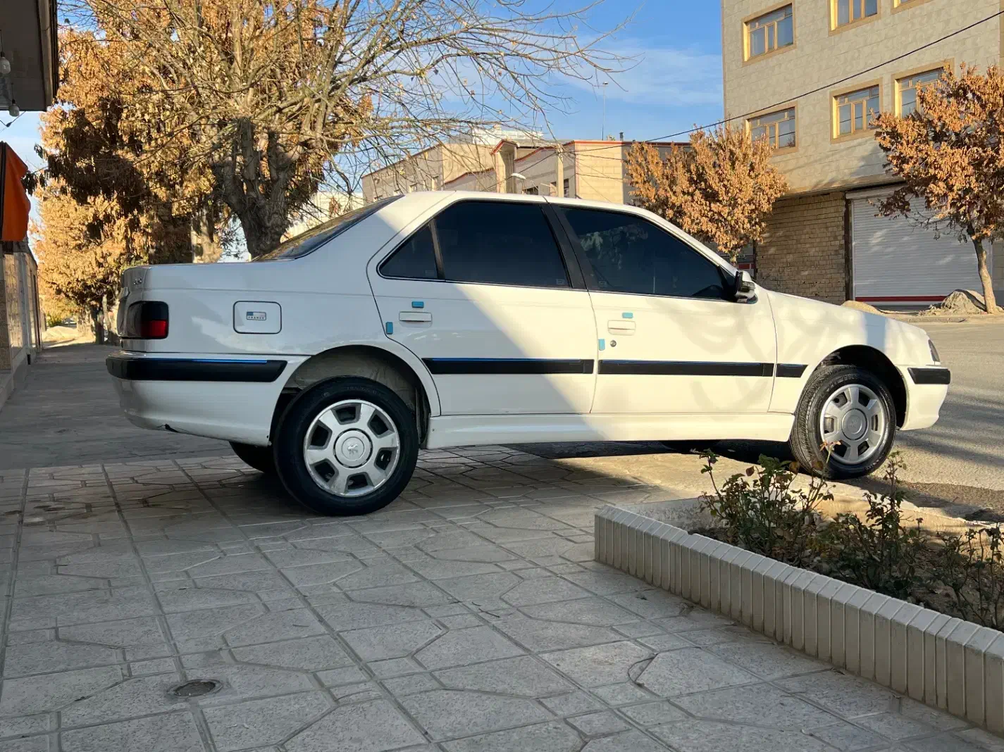 پژو پارس مدل ۴۰۱سفارشی|خودرو سواری و وانت|همدان, |دیوار