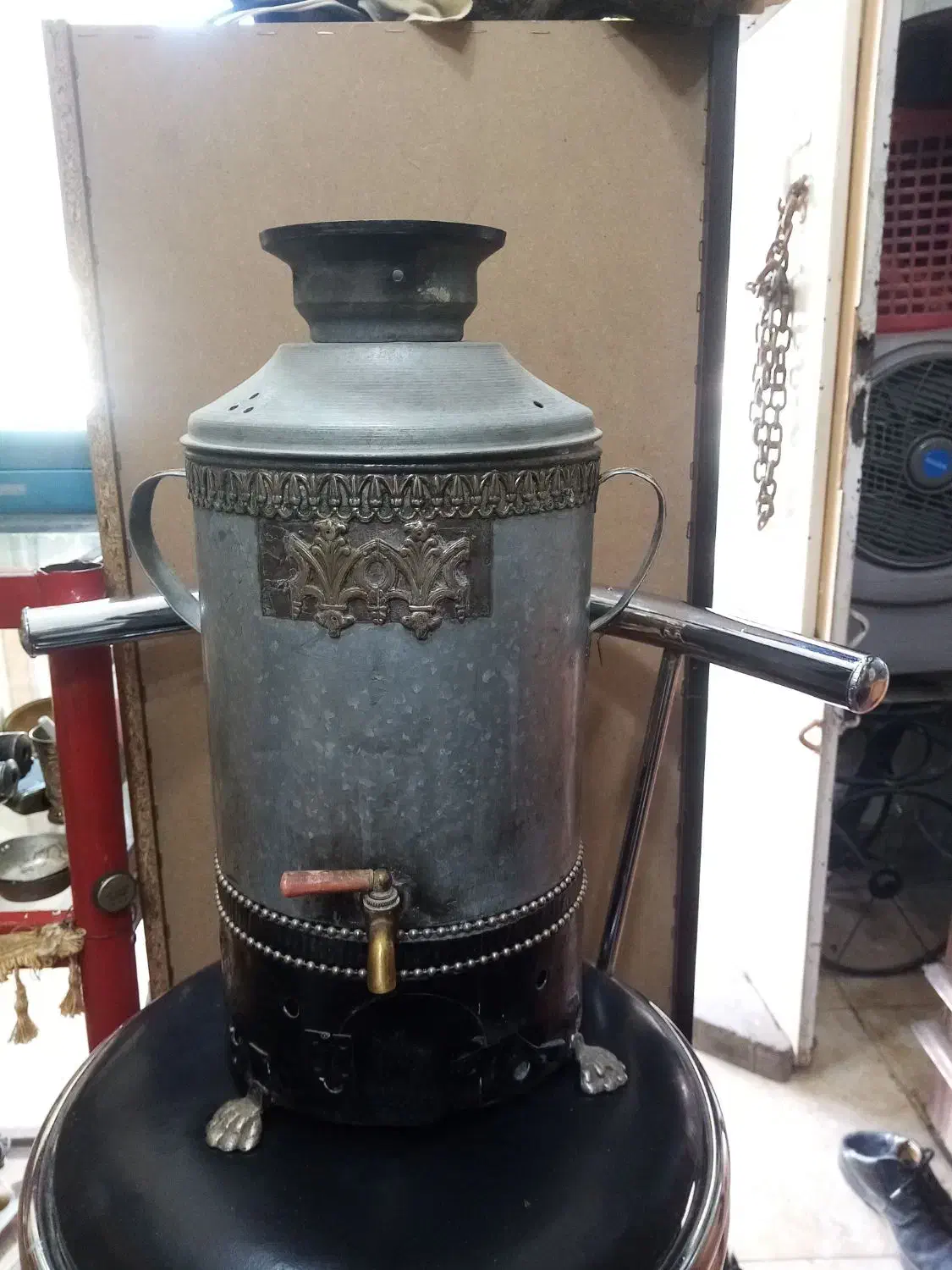 سماور کنده ای|کلکسیون اشیاء عتیقه|کاشمر, |دیوار