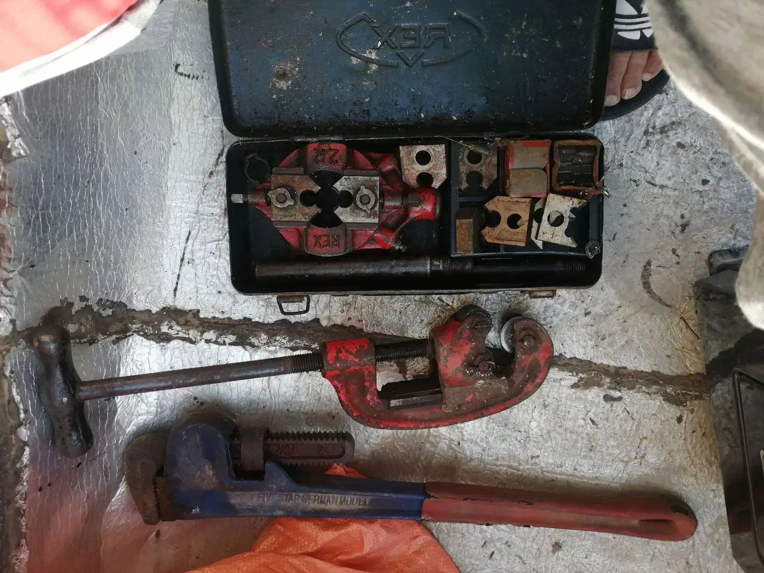 حدیده لوله و لوله بر واچار المانی وپمپ و پیستوله|ابزارآلات|ساوه, |دیوار