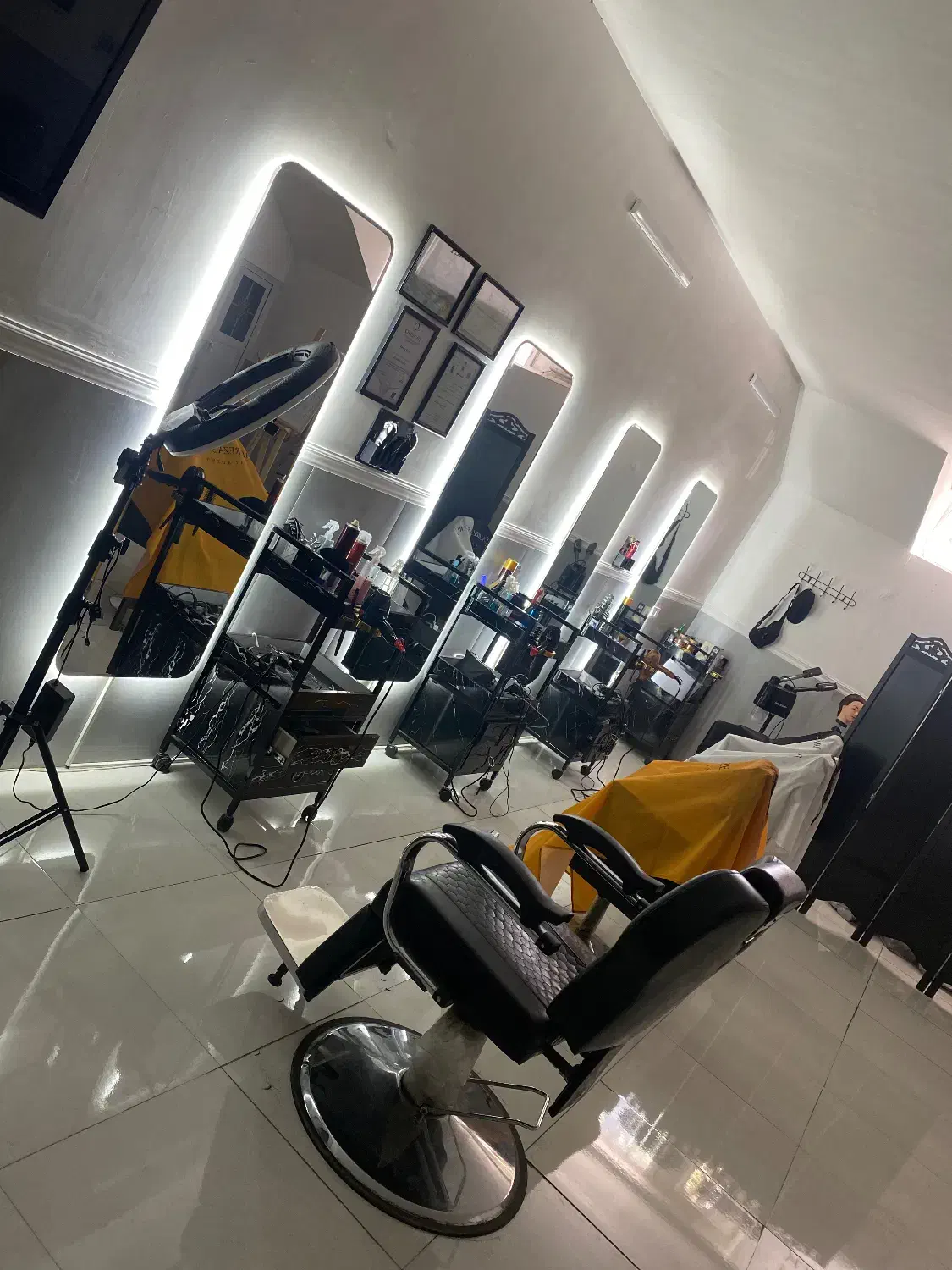 ارایشگر ماهر|استخدام درمانی، زیبایی، بهداشتی|ری, ظهیرآباد|دیوار