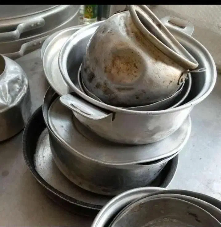 تعویض ظروف کهنه با نو|ظروف پخت‌وپز|تربت‌حیدریه, مسجد جامع|دیوار