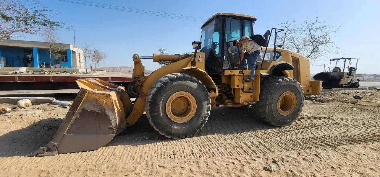 به یک راننده لودر ماهر و بومی نیازمندیم|استخدام حمل و نقل|بندرعباس, |دیوار