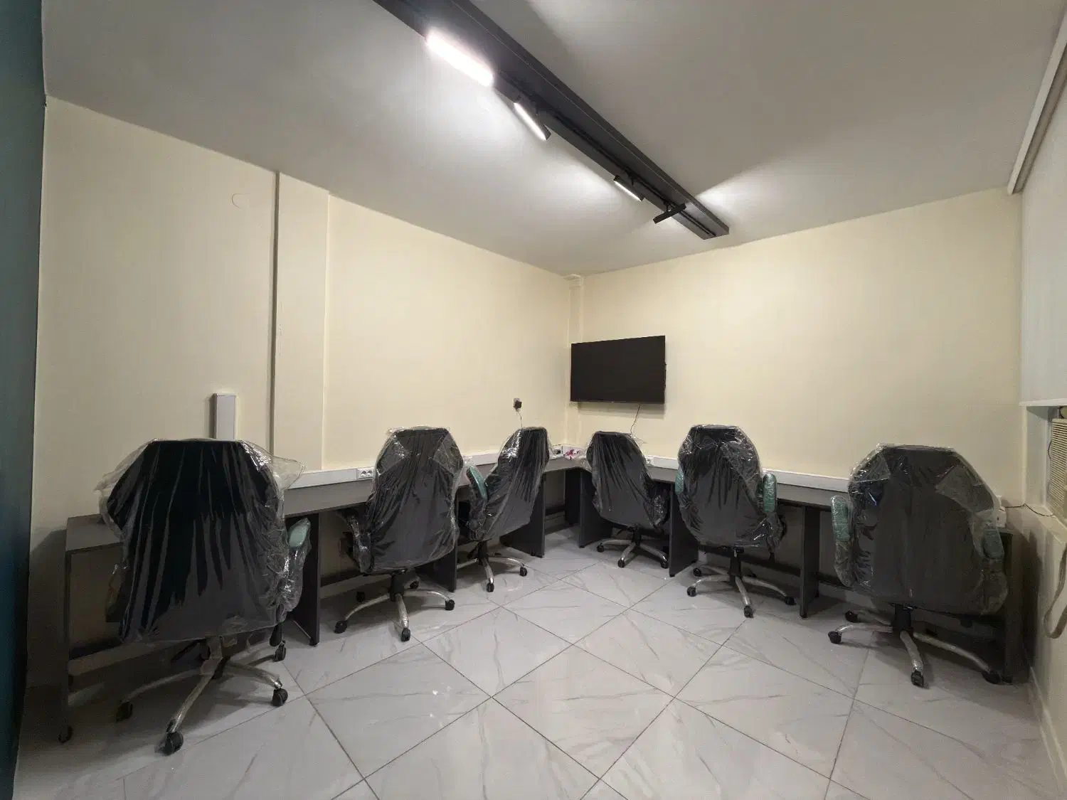 فضای کار اشتراکی ساعتی|اجارهٔ کوتاهمدت دفتر کار و فضای آموزشی|اهواز, کیانپارس |دیوار