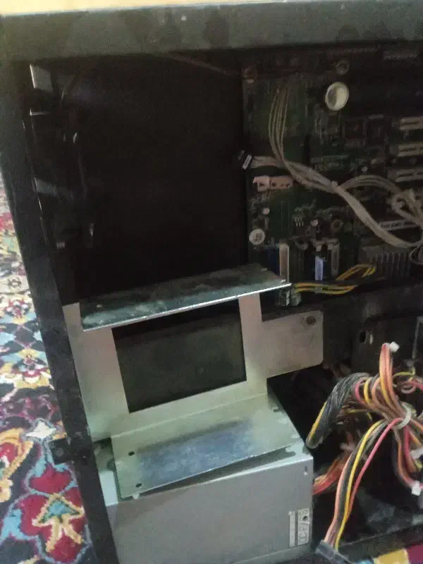 کیس کامپیوتر با مانیتور قدیمی|رایانه رومیزی|زاهدان, |دیوار