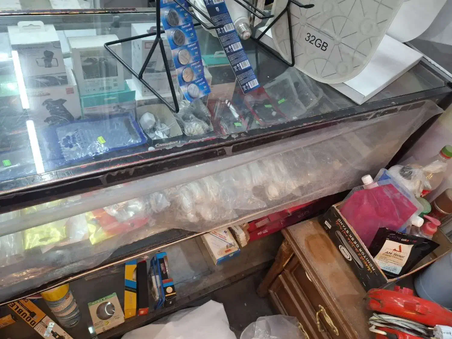 ویترین و میز کامپیوتر|فروشگاه و مغازه|قم, اسمعیل آباد|دیوار