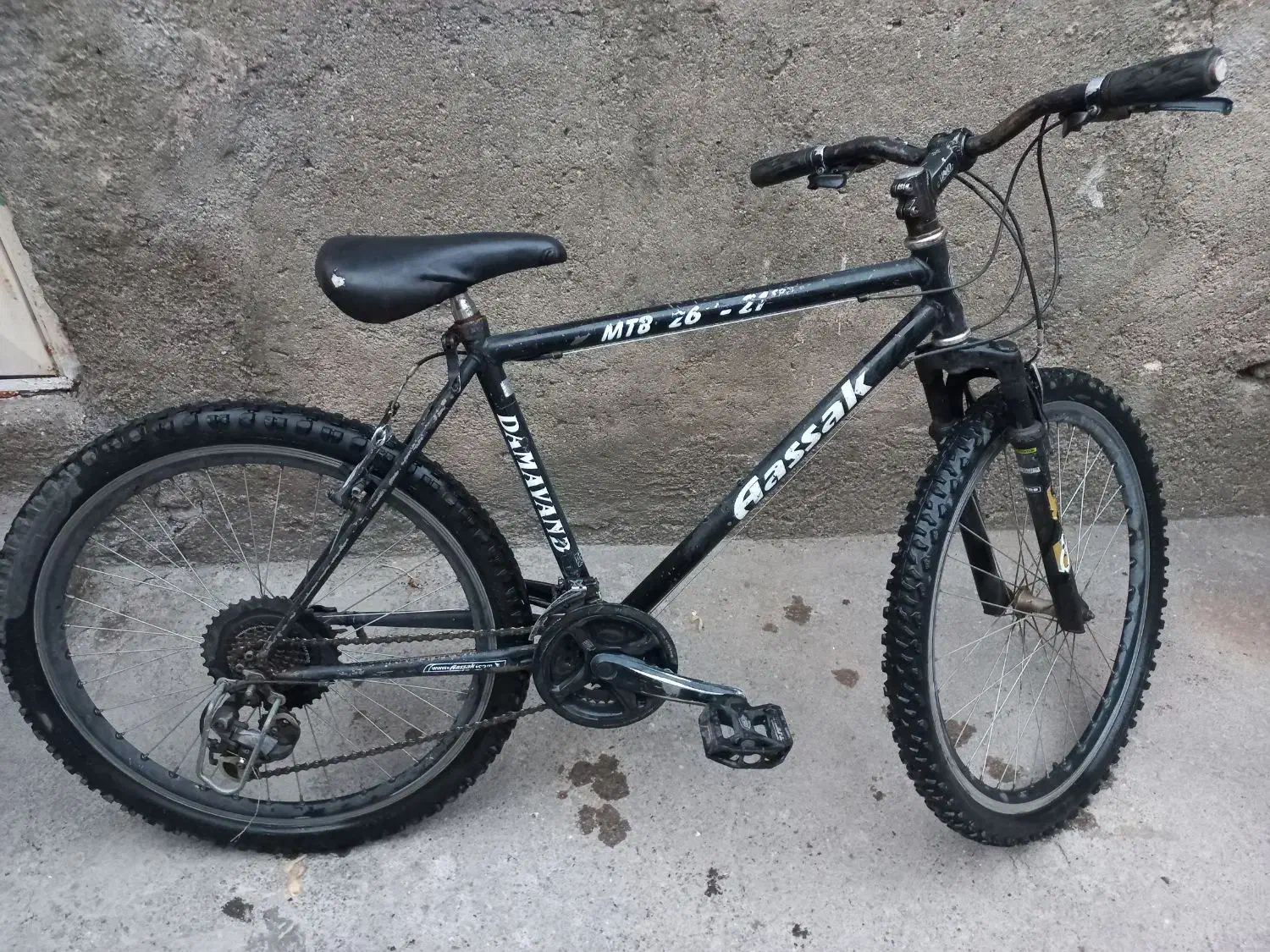 دوچرخه ۲۶ - ۲۷|دوچرخه، اسکیت، اسکوتر|میانه, |دیوار