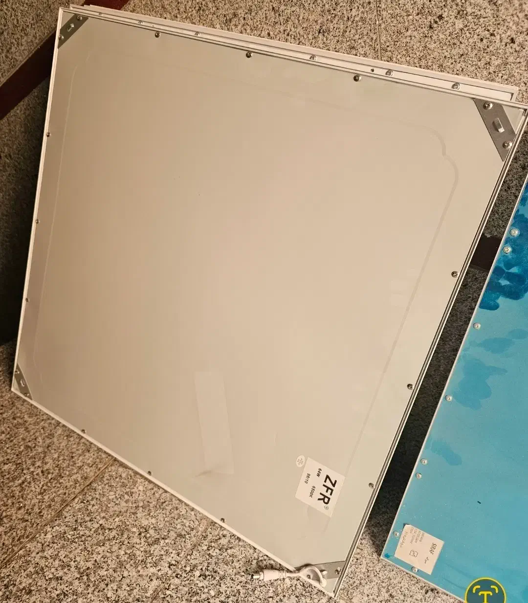 مهتابی سقفی|لامپ و چراغ|تهران, نیروی هوایی (پیروزی)|دیوار