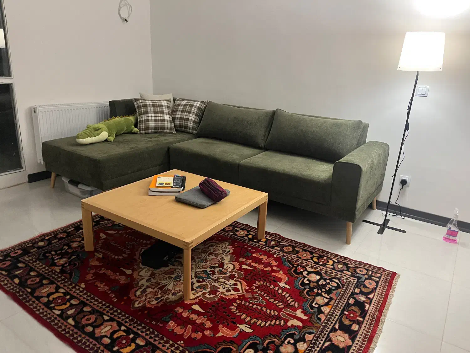 فرش دستبافت لیلیان|فرش|شیراز, کوی وحدت|دیوار