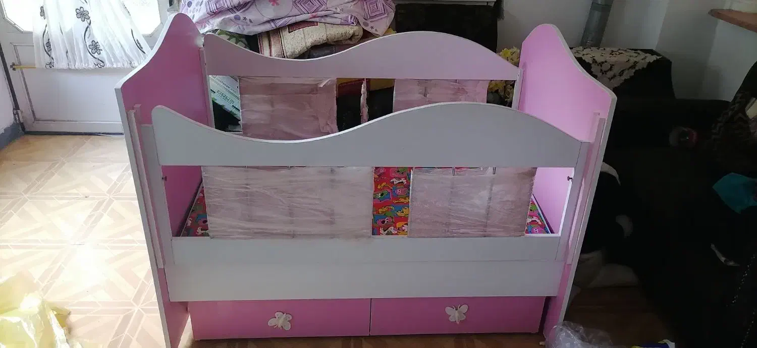 تخت خواب کودک. نو|تخت و سرویس خواب|فومن, |دیوار