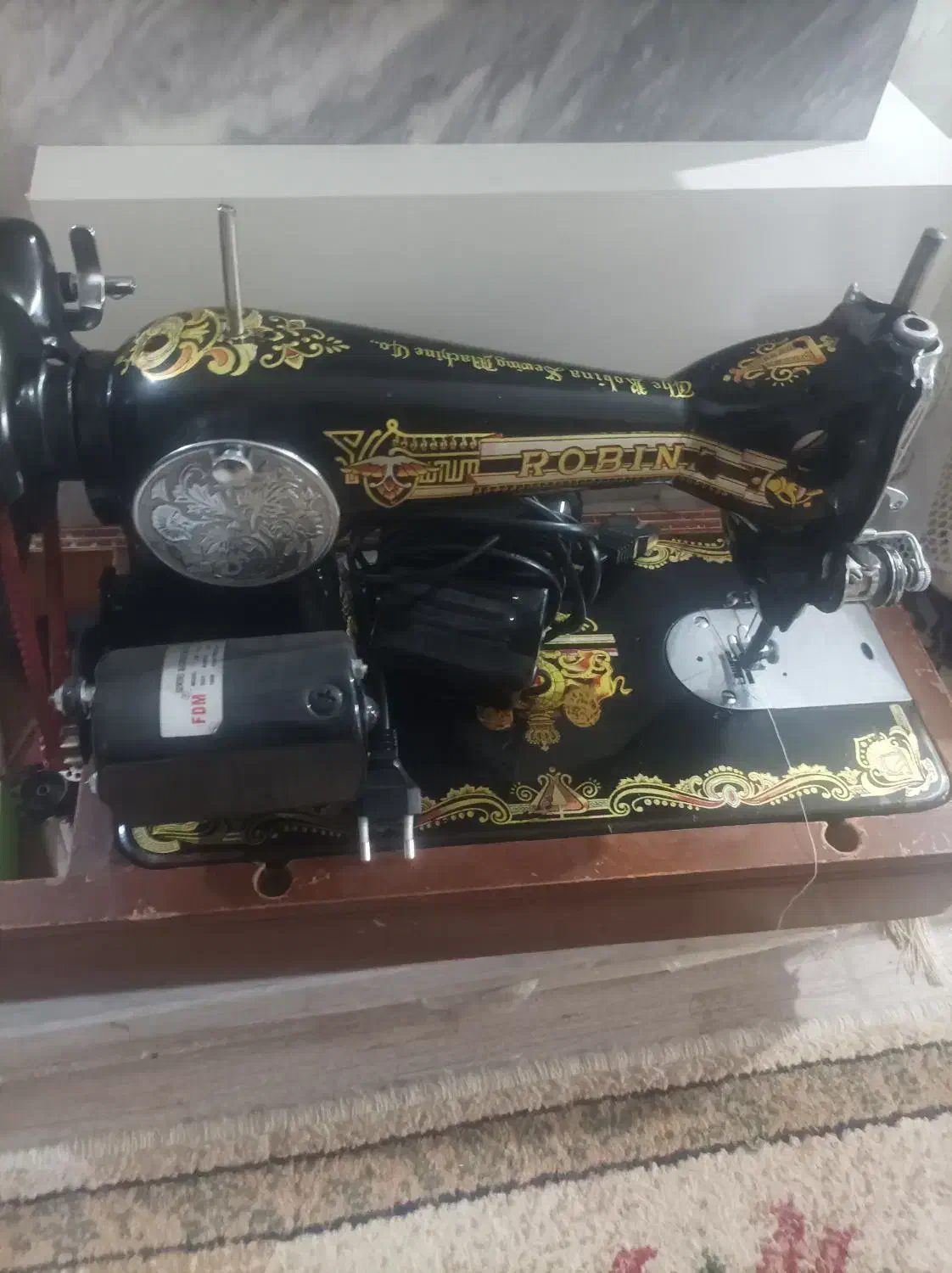 چرخ قدیمی|چرخ خیاطی و ریسندگی|شیراز, کوشک میدان|دیوار