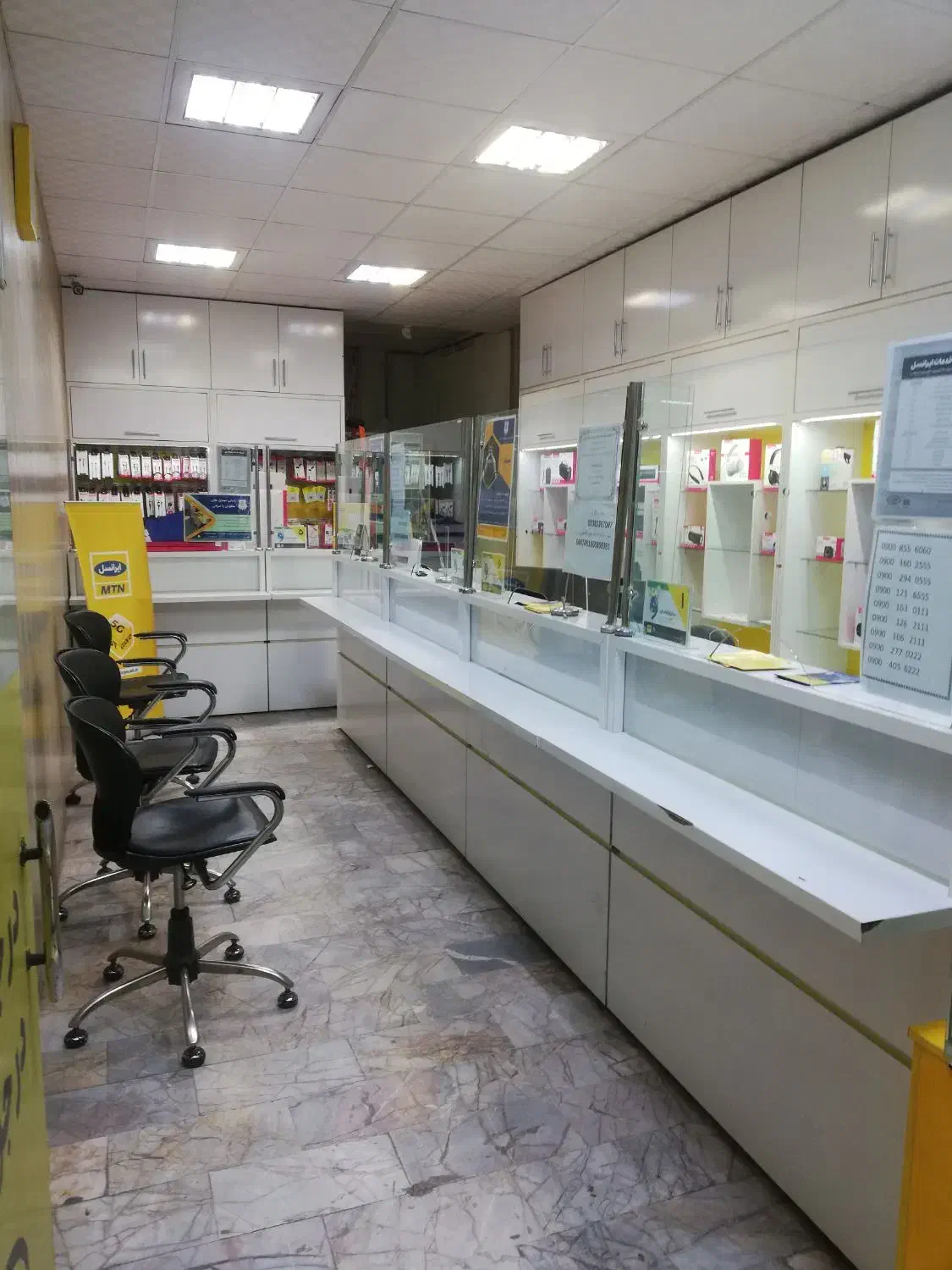 دکور مغازه و ویترین مغازه فروشی|فروشگاه و مغازه|رضویه, |دیوار