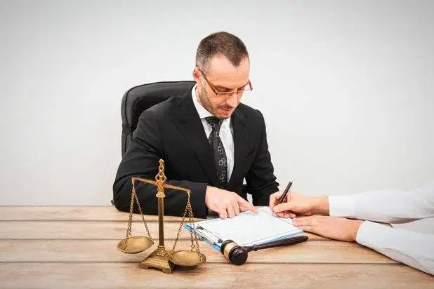 وکیل پایه یک دادگستری و مشاور ارشد قضائی|خدمات مالی، حسابداری، بیمه|تبریز, |دیوار