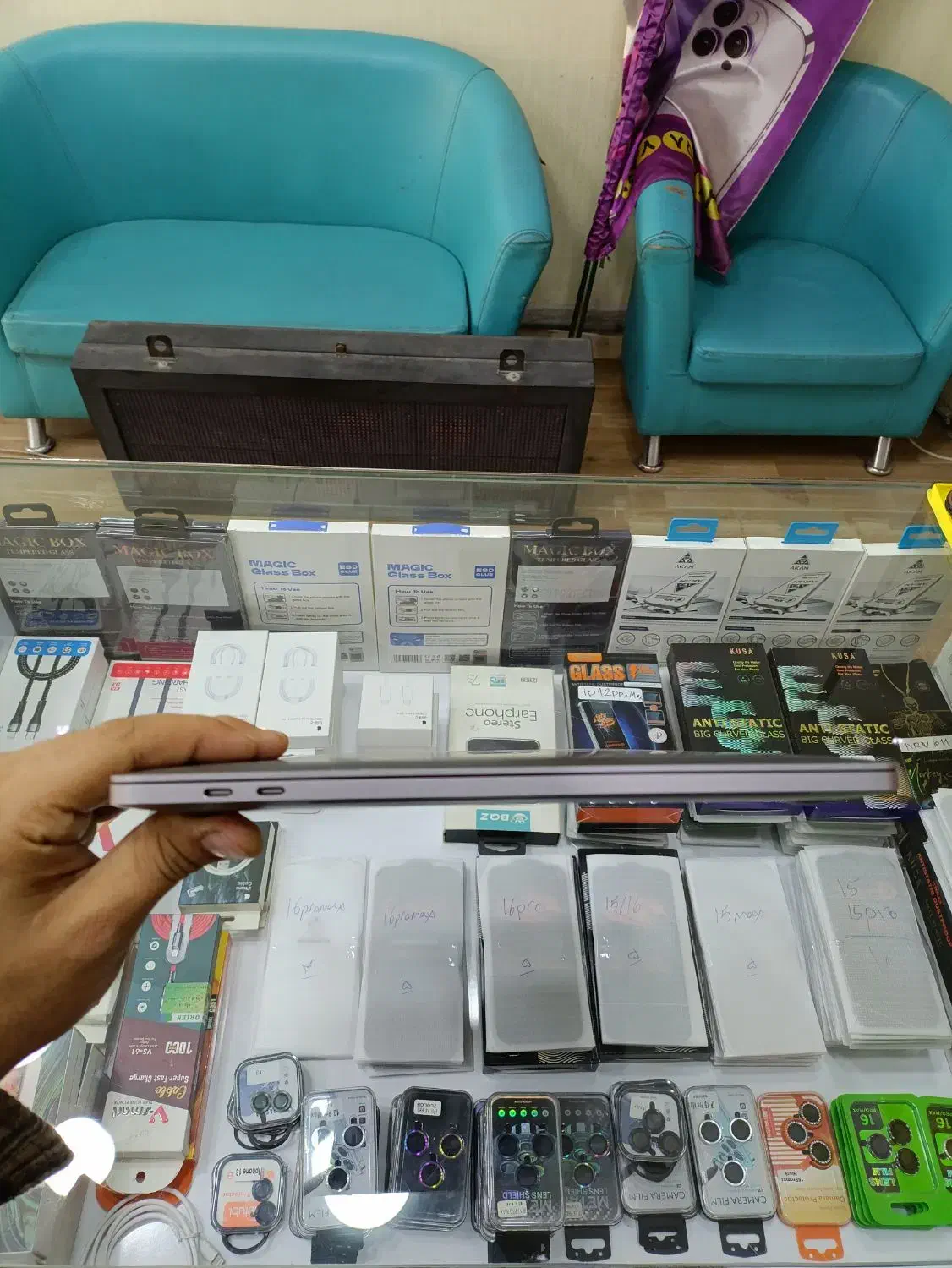 MacBook pro 2019 تاچ بار|رایانه همراه|اندیشه, اندیشه فاز ۱|دیوار