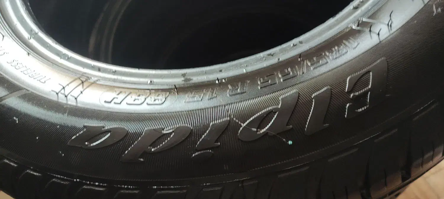 لاستیک بارز کم کار|قطعات یدکی و لوازم جانبی|شاهین‌شهر, شهرک گلدیس|دیوار