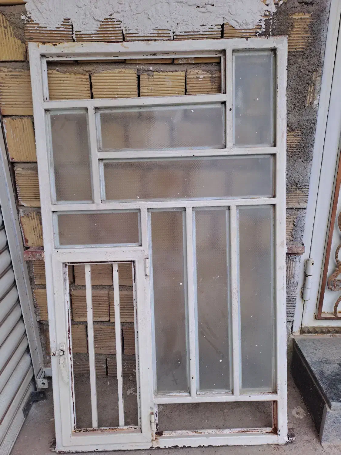 پنجره|کلکسیون اشیاء عتیقه|خرمآباد, |دیوار