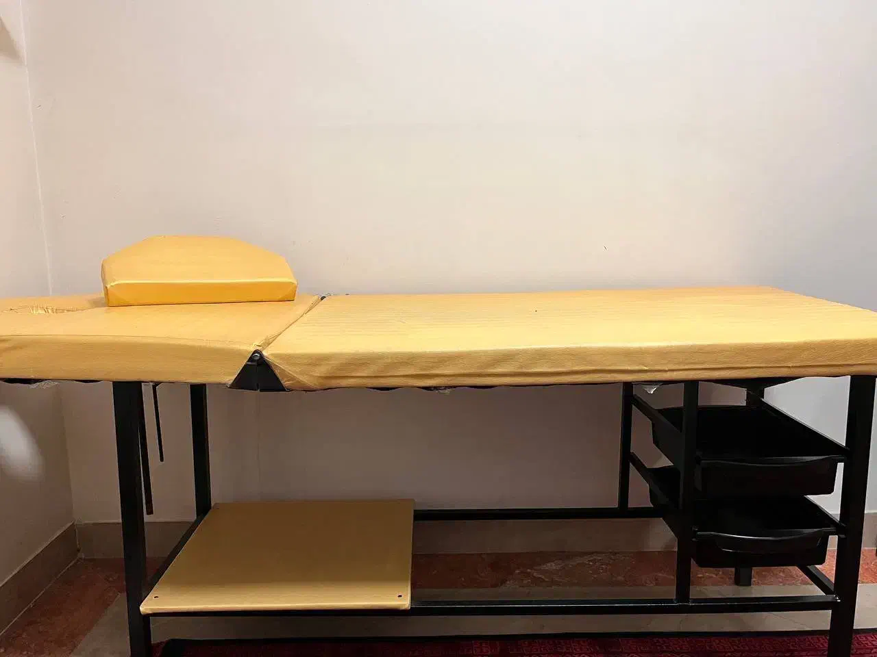 تخت تتو|آرایشگاه و سالنهای زیبایی|تهران, نیلوفر|دیوار