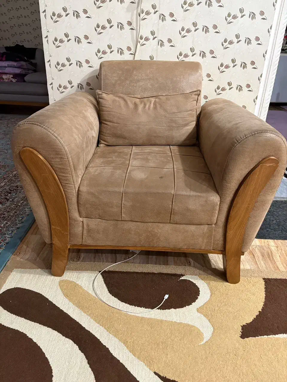 مبل ۷نفره|مبلمان خانگی و میز عسلی|سرخنکلاته, |دیوار