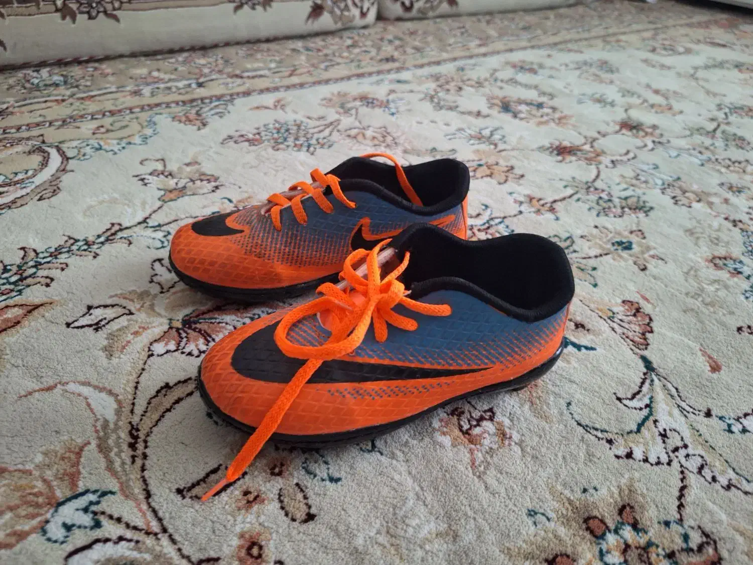 کفش|کیف، کفش، کمربند|جوانرود, |دیوار