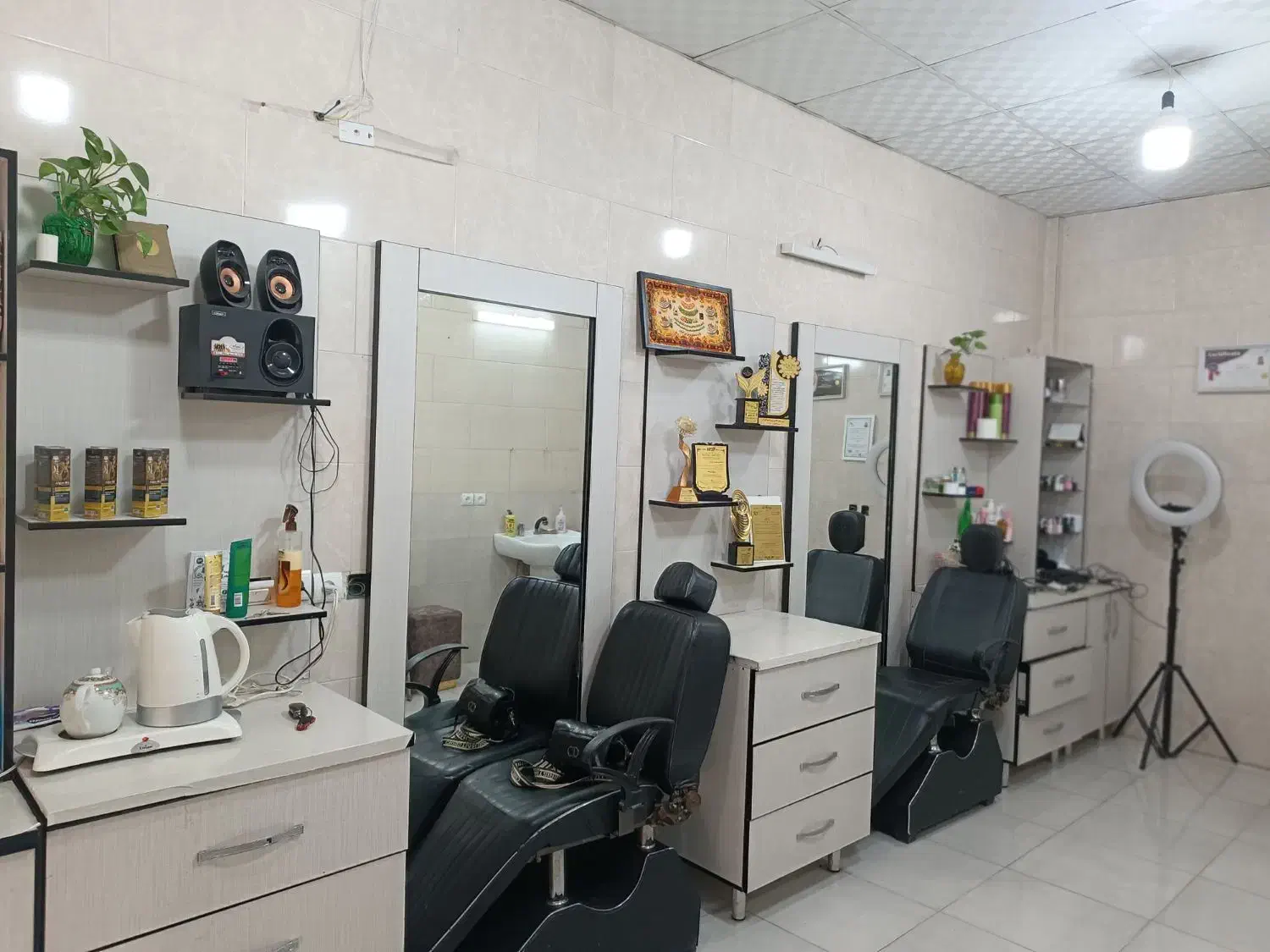 دکور سالن زیبایی|آرایشگاه و سالن‌های زیبایی|صباشهر, |دیوار