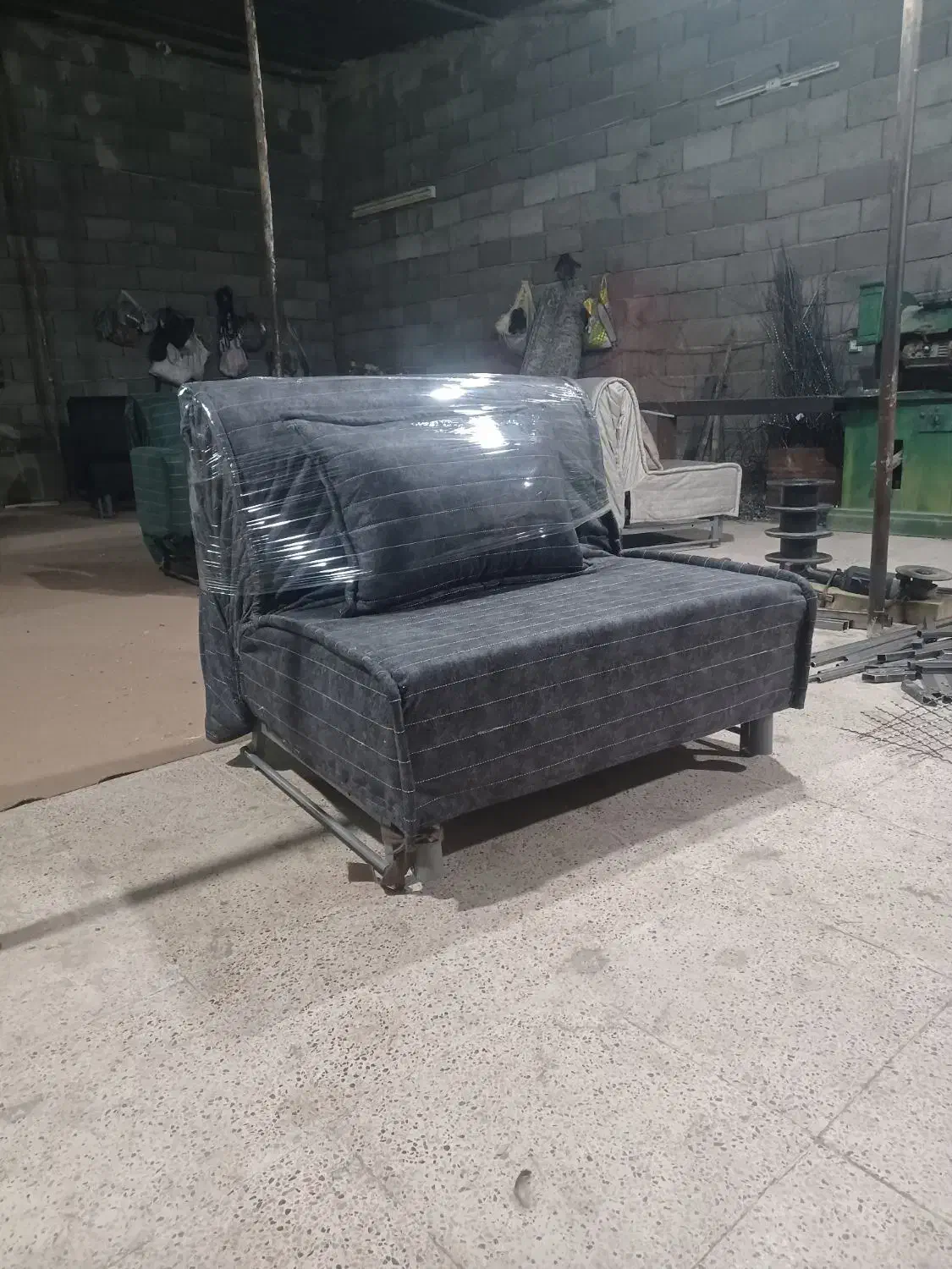 مبل تمام فلز تخت شو عرض ۱۰۵سانت|مبلمان خانگی و میز عسلی|تهران, یافتآباد|دیوار