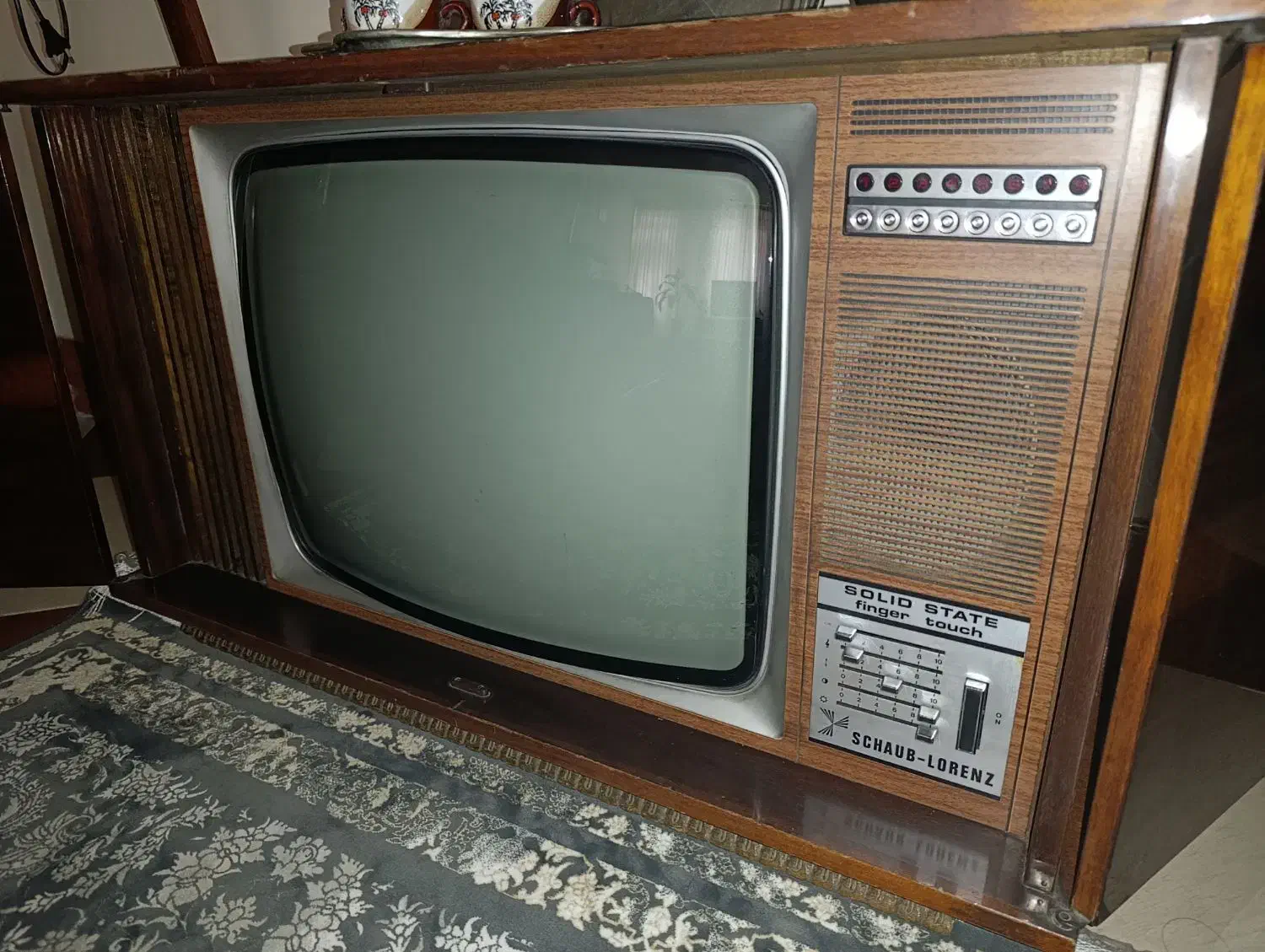 تلویزیون قدیمی کلکسیونی|تلویزیون و پروژکتور|بروجرد, |دیوار