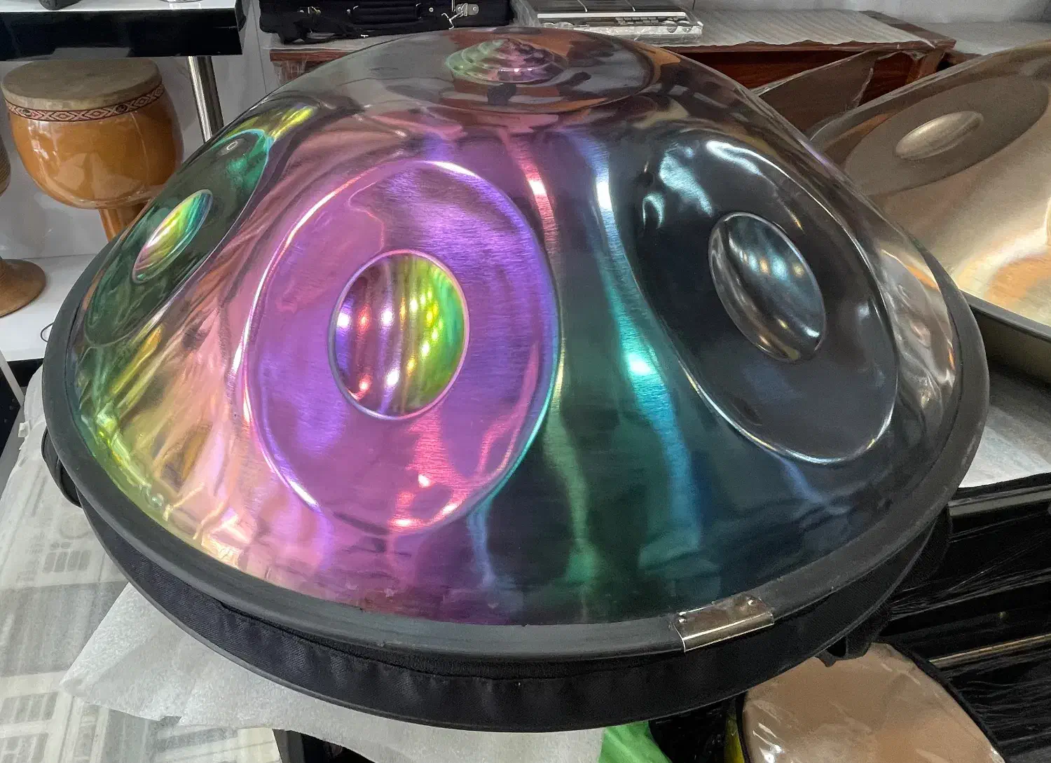 هنگ درام|درام و پرکاشن|اصفهان, باغ دریاچه|دیوار