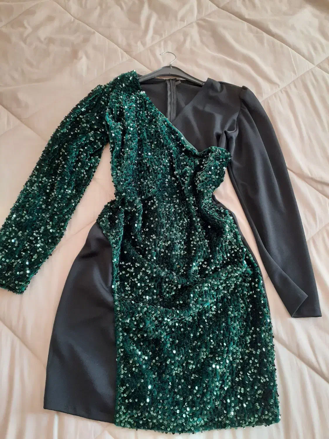 پیرهن|لباس|خوی, |دیوار